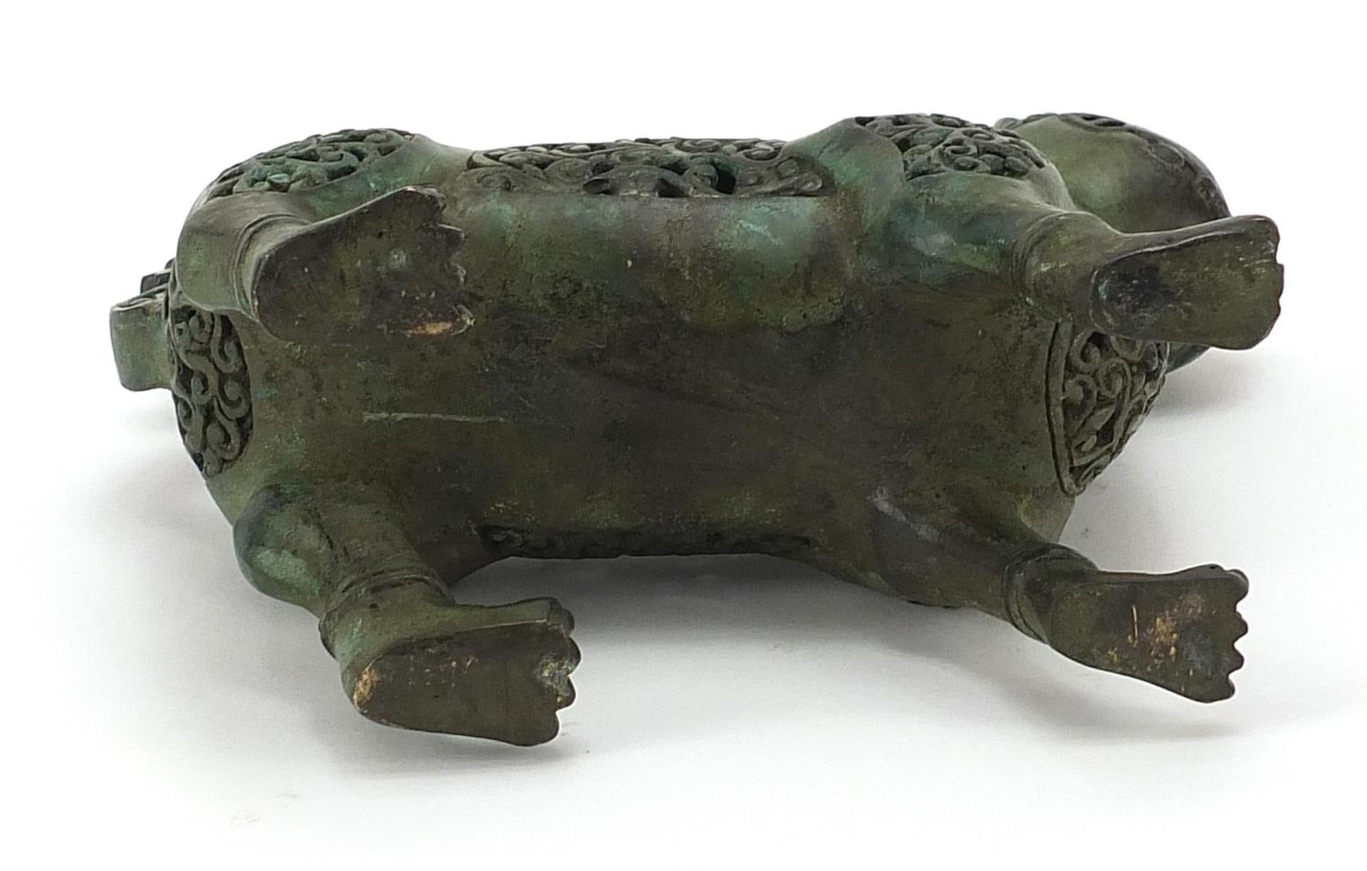 Islamic patinated bronze mythical animal incense burner with hinged head, 17.5cm in length - Image 3 of 3