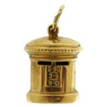 9ct gold postbox charm, 1.6cm high, 0.9g