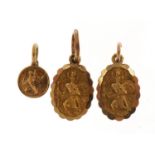 Three 9ct gold St Christopher pendants, the largest 2.0cm high, 2.9g