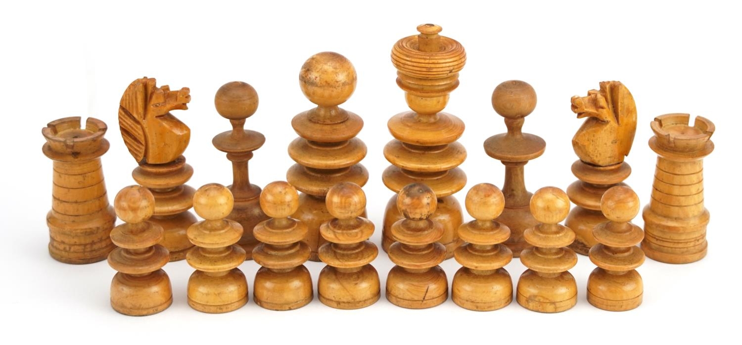 Turned boxwood and ebonised chess set, the largest piece 7.4cm high - Image 3 of 6