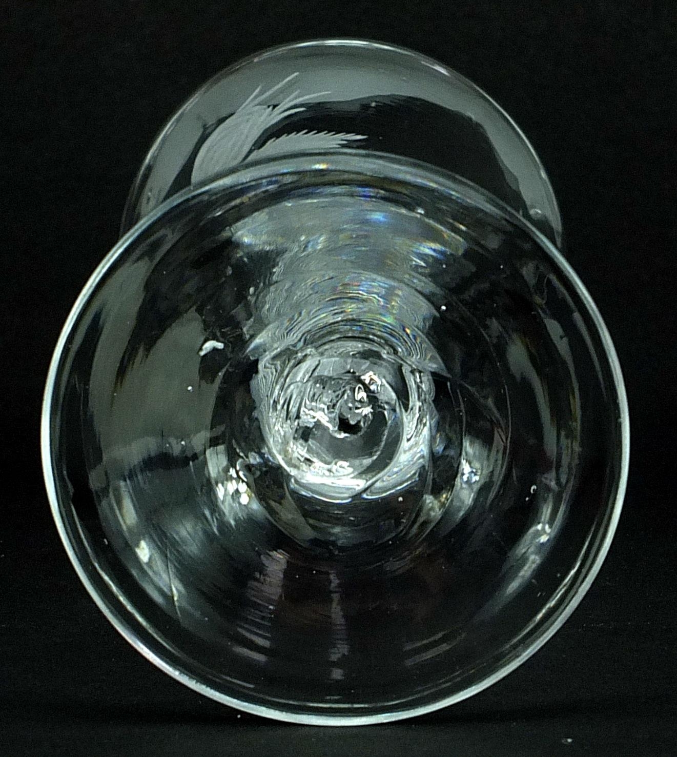 18th century wine glass with air twist stem and bell shaped bowl etched with a rose, 17cm high - Bild 3 aus 3