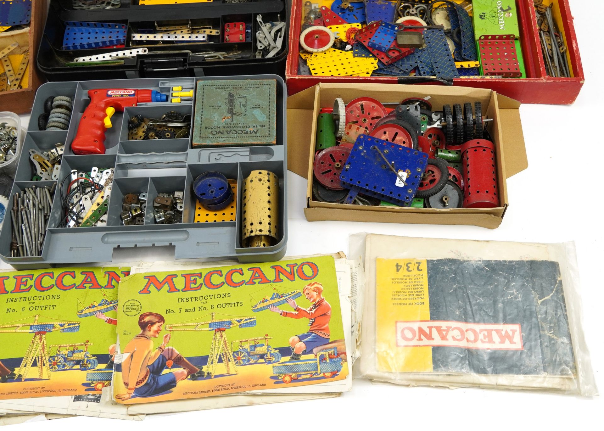 Large collection of vintage Meccano including set 7 and accessory outfit 7A - Image 5 of 5