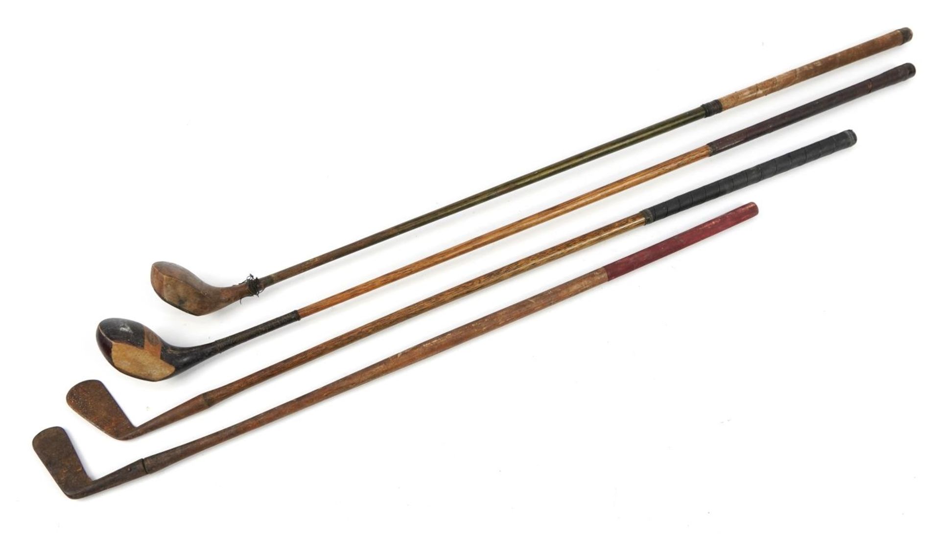 Four early 20th century wooden shafted golf clubs, the largest 109cm in length - Bild 2 aus 5