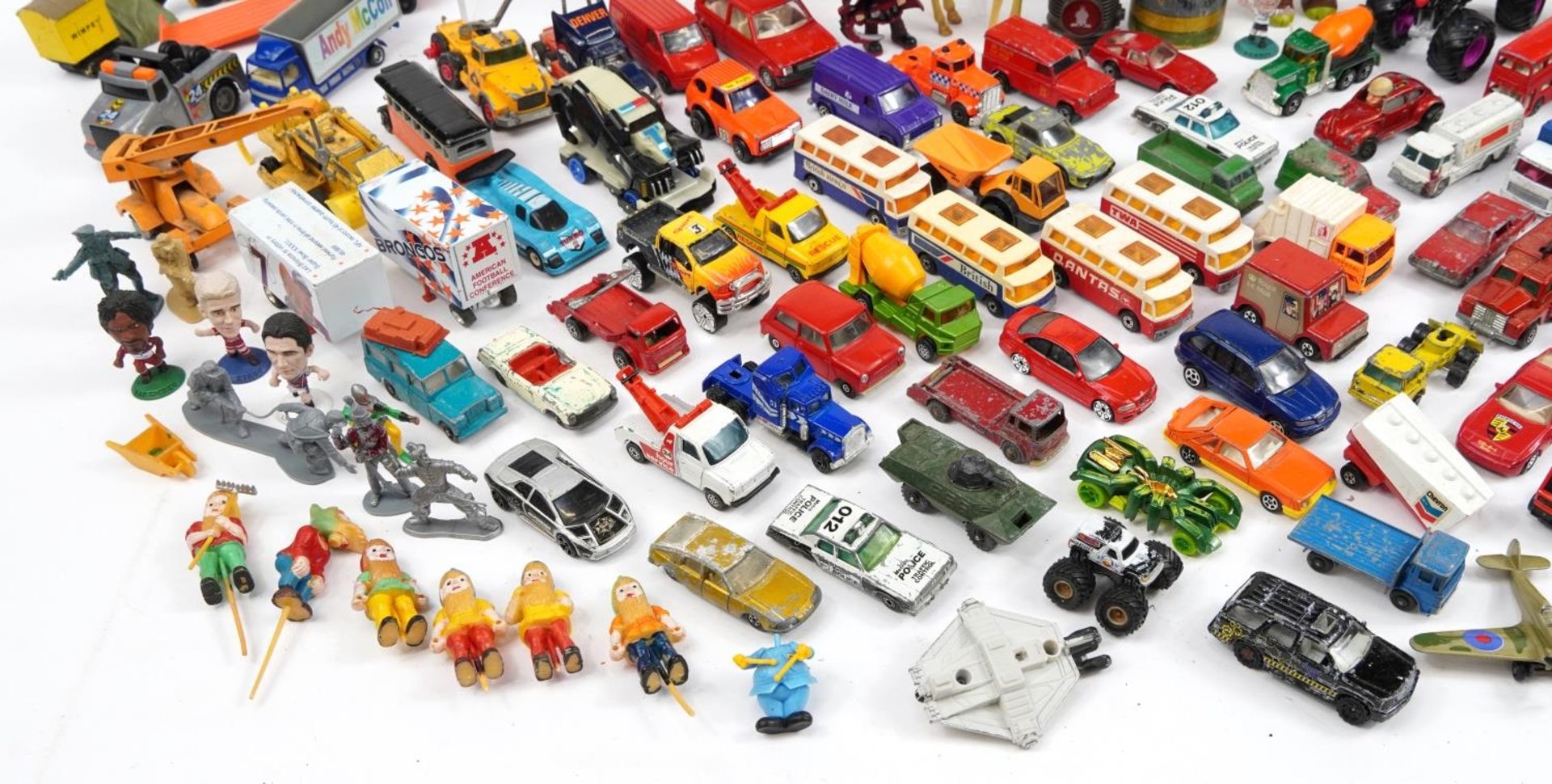 Collection of vintage and later toys including diecast vehicles, Hornby model railway carriage and - Image 4 of 5