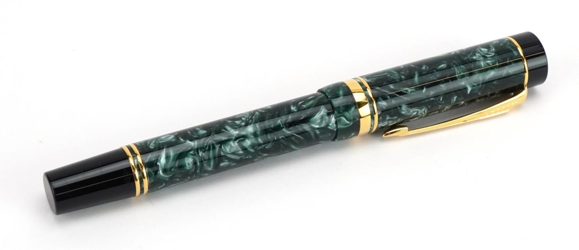 Parker Duofold green marbleised fountain pen with 18k gold nib and case - Image 3 of 6