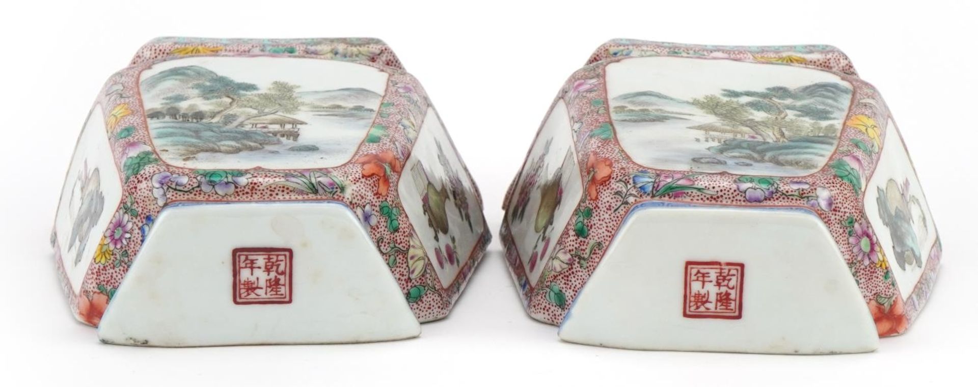 Pair of Chinese porcelain half vase wall pockets hand painted in the famille rose palette with - Bild 3 aus 3