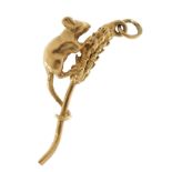 9ct gold mouse on corn charm, 2.7cm high, 2.5g