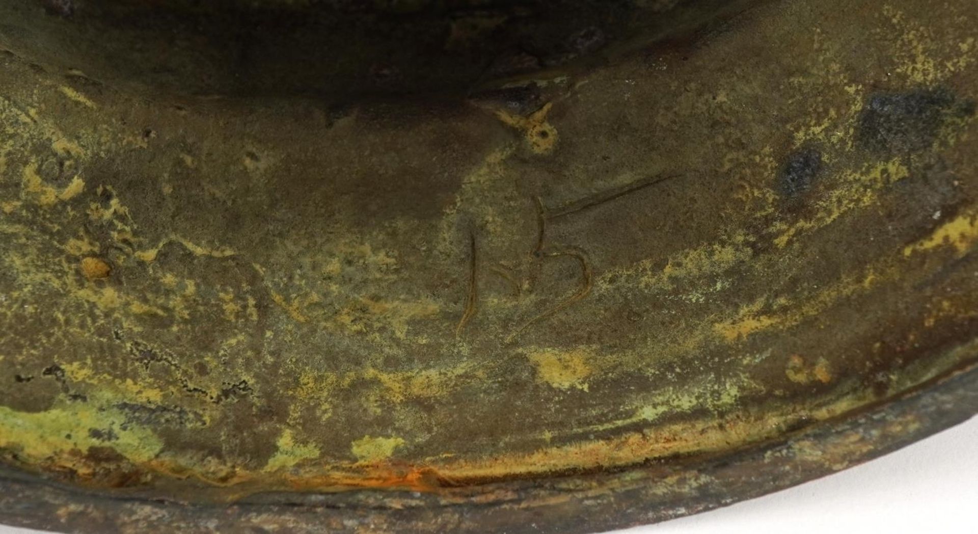 Chino Tibetan partially gilt bronze figure of seated Buddha, character marks to the reverse, 19. - Bild 5 aus 5