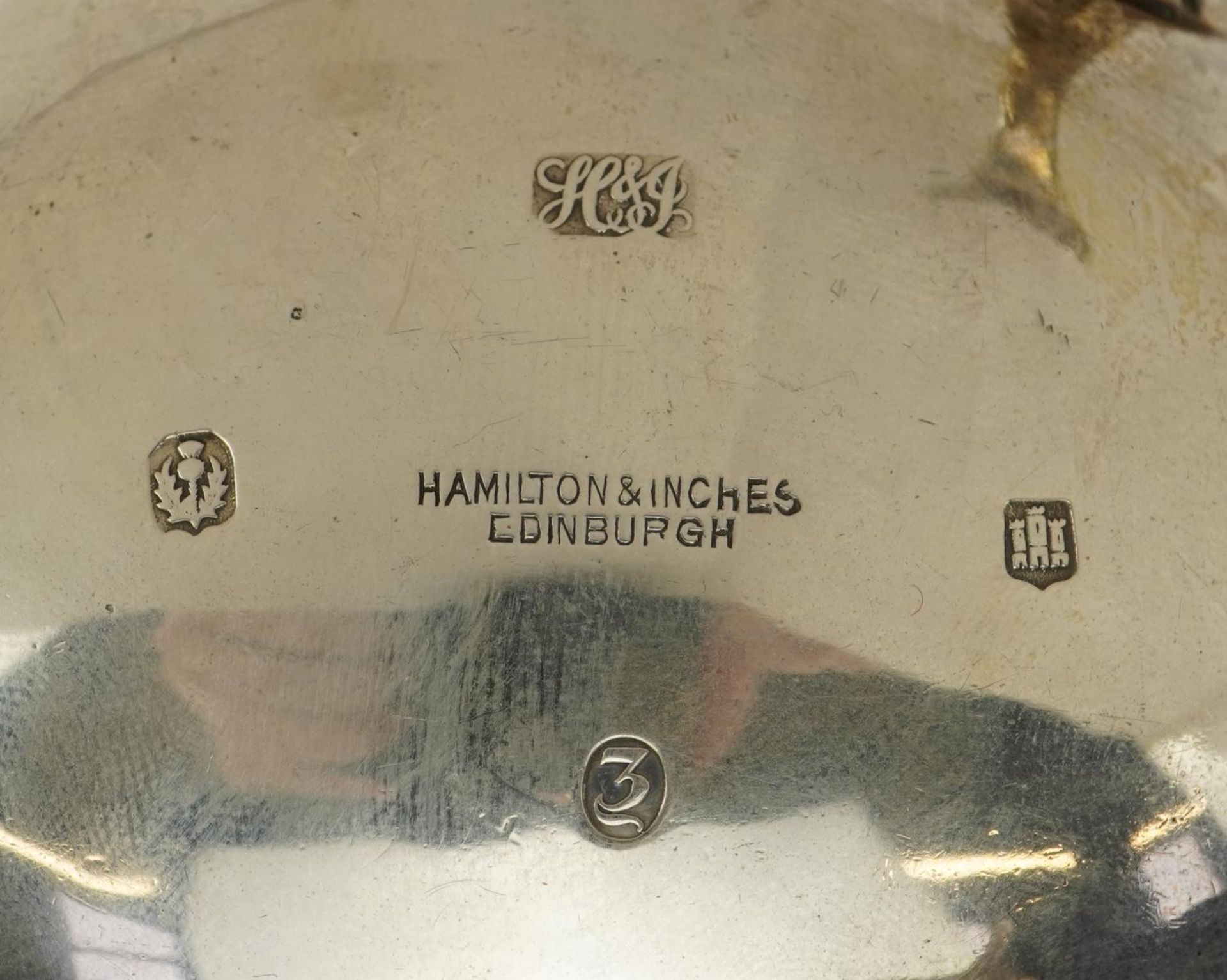 Hamilton & Inches, Scottish silver sauceboat raised on three hoof feet, Edinburgh 1905, 14cm in - Image 4 of 4