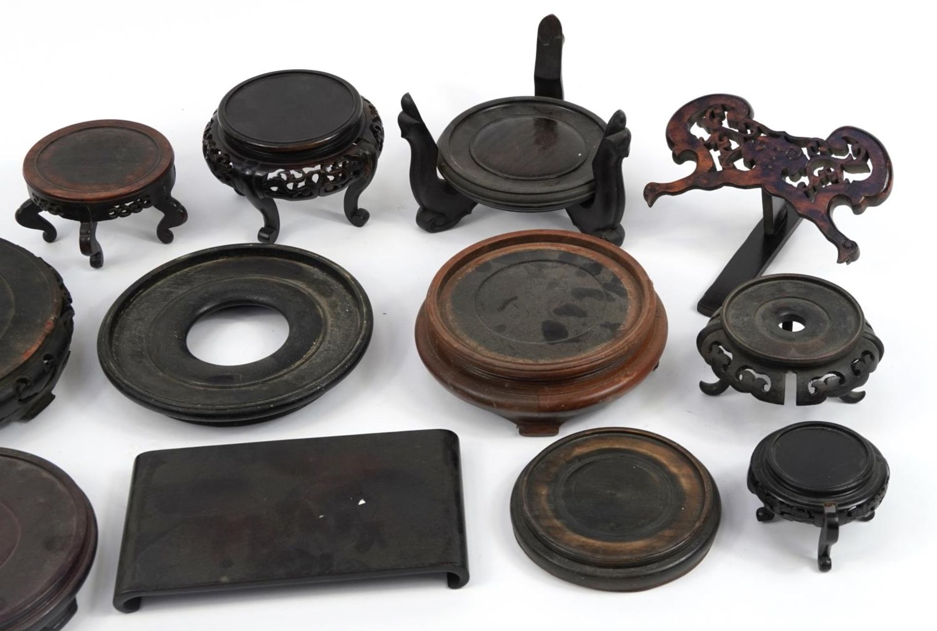 Collection of Antique and later Chinese hardwood stands, some possibly Hongmu, the largest 26cm in - Bild 3 aus 3