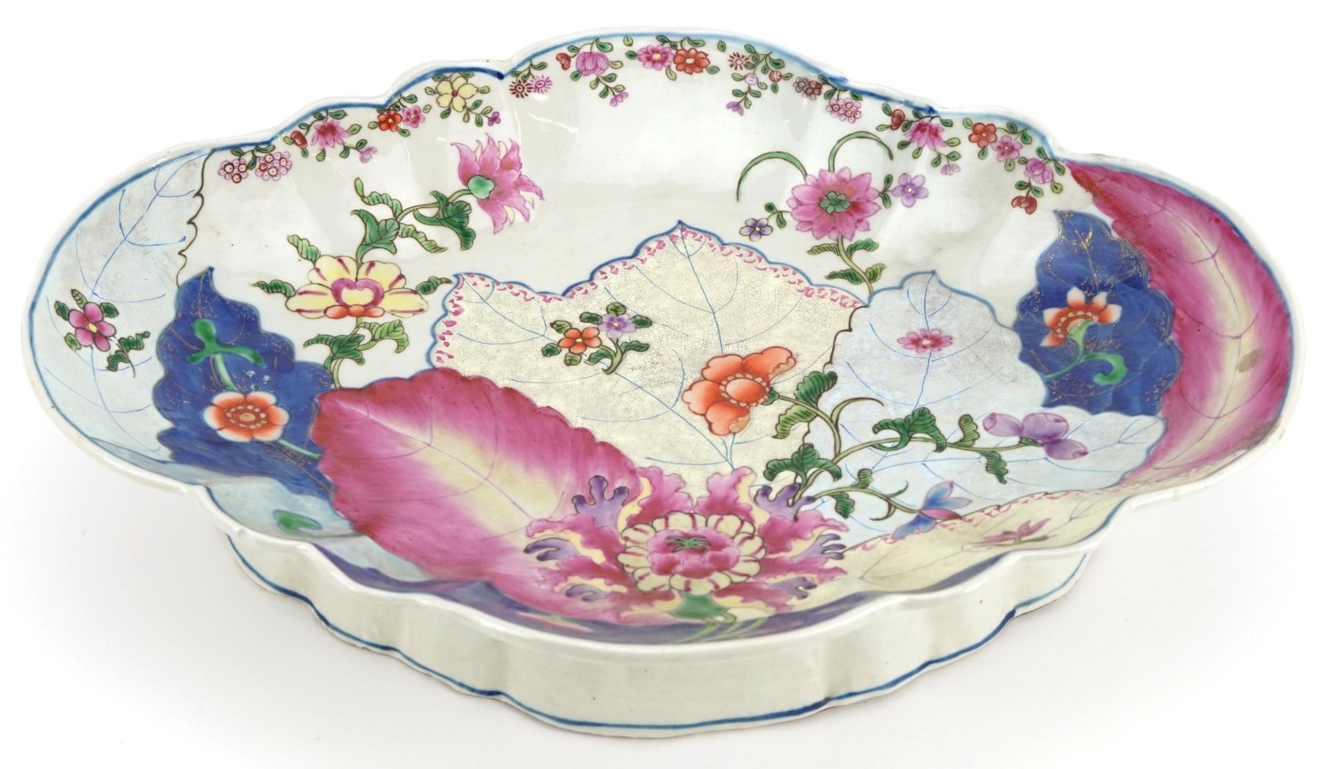 Chinese Wucai porcelain footed dish hand painted with flowers, 8.5cm high x 36cm wide - Bild 2 aus 4