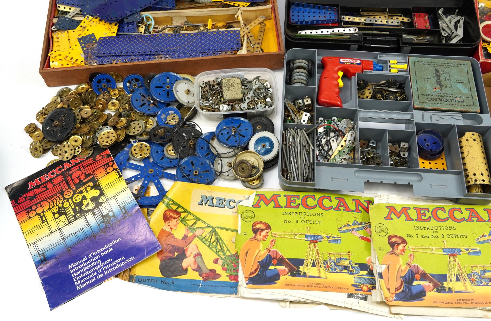 Large collection of vintage Meccano including set 7 and accessory outfit 7A - Image 4 of 5