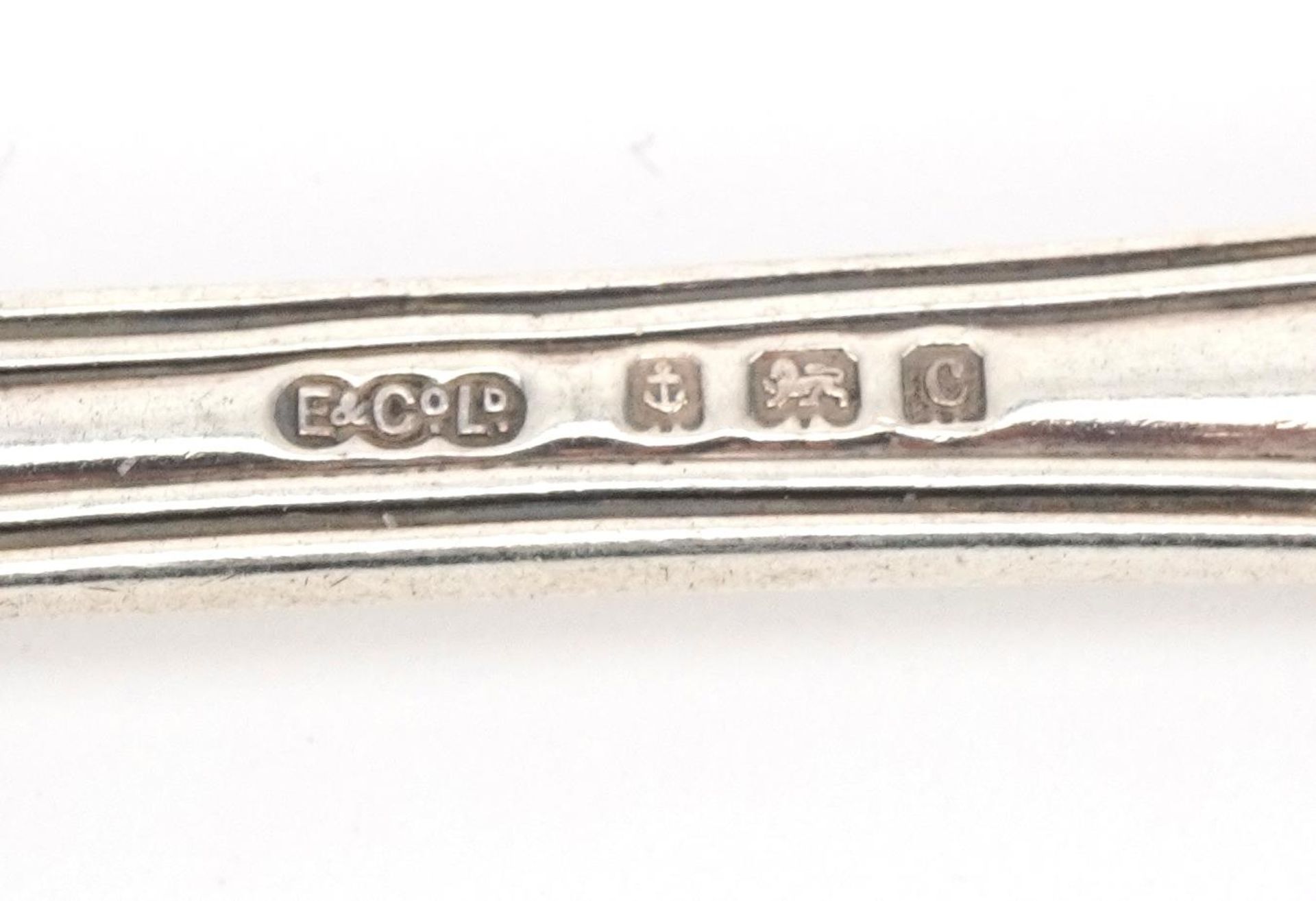 Elkington & Co Ltd, Edwardian silver cutlery comprising three table forks, five tablespoons, four - Image 4 of 4