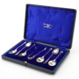 Walker & Hall, set of six George V silver teaspoons with matching sugar tongs housed in a velvet and