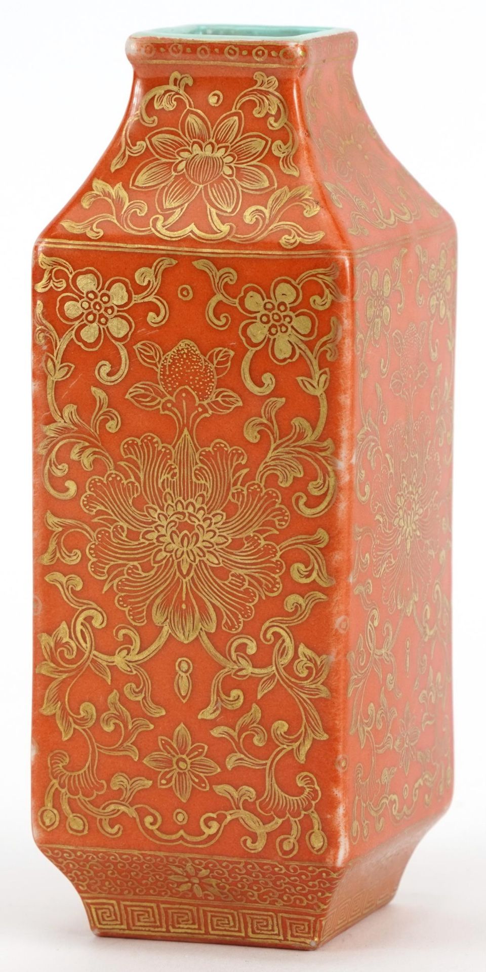 Chinese porcelain orange ground flat sided vase finely gilded with flower heads amongst scrolling - Bild 2 aus 3