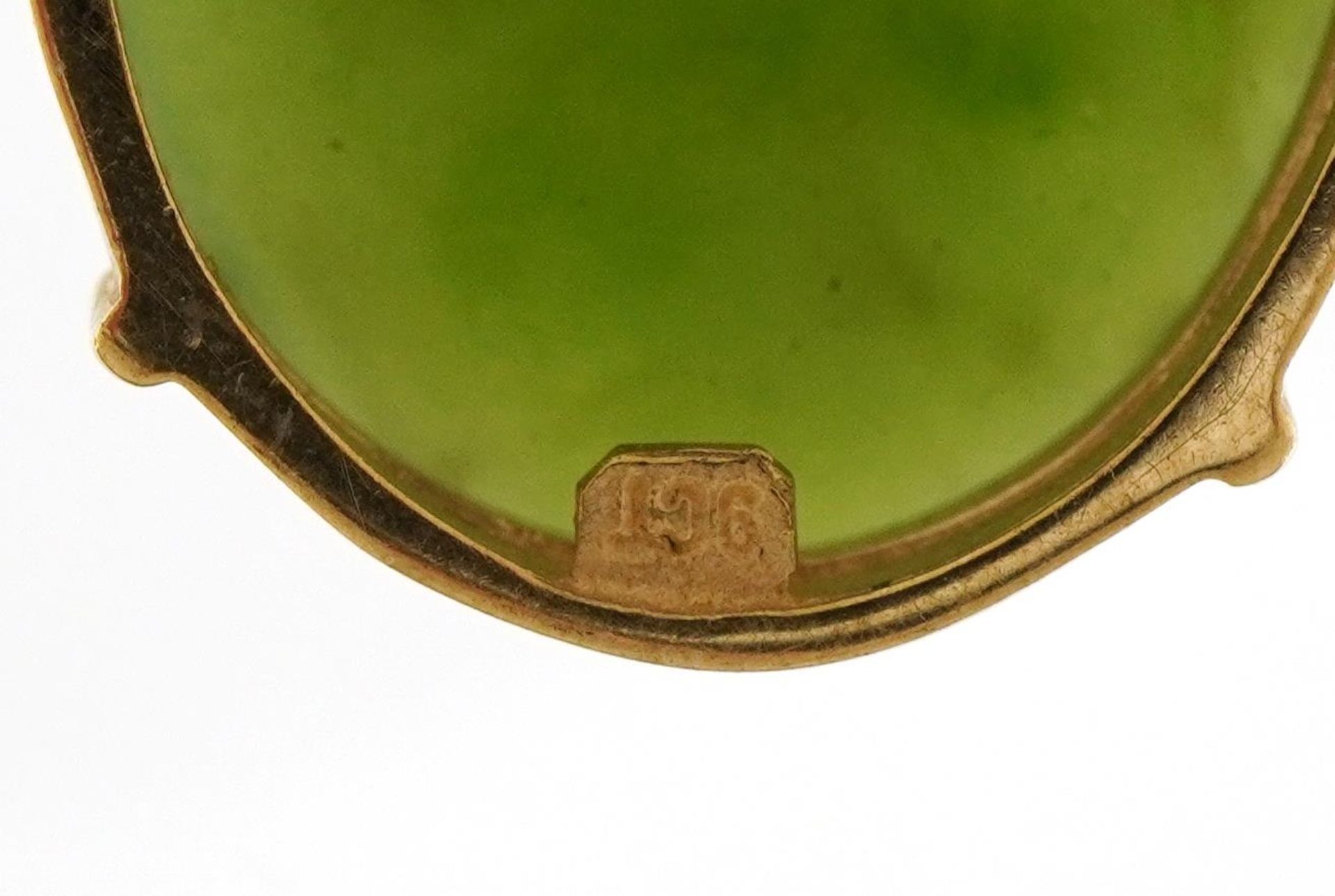 9ct gold spinach green jade pendant, 3.3cm high, 5.5g - Image 3 of 3