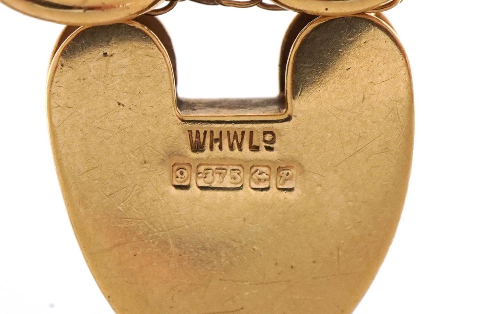 9ct gold three row gate link bracelet with 9ct gold love heart padlock, 18cm in length, 25.0g - Image 4 of 4