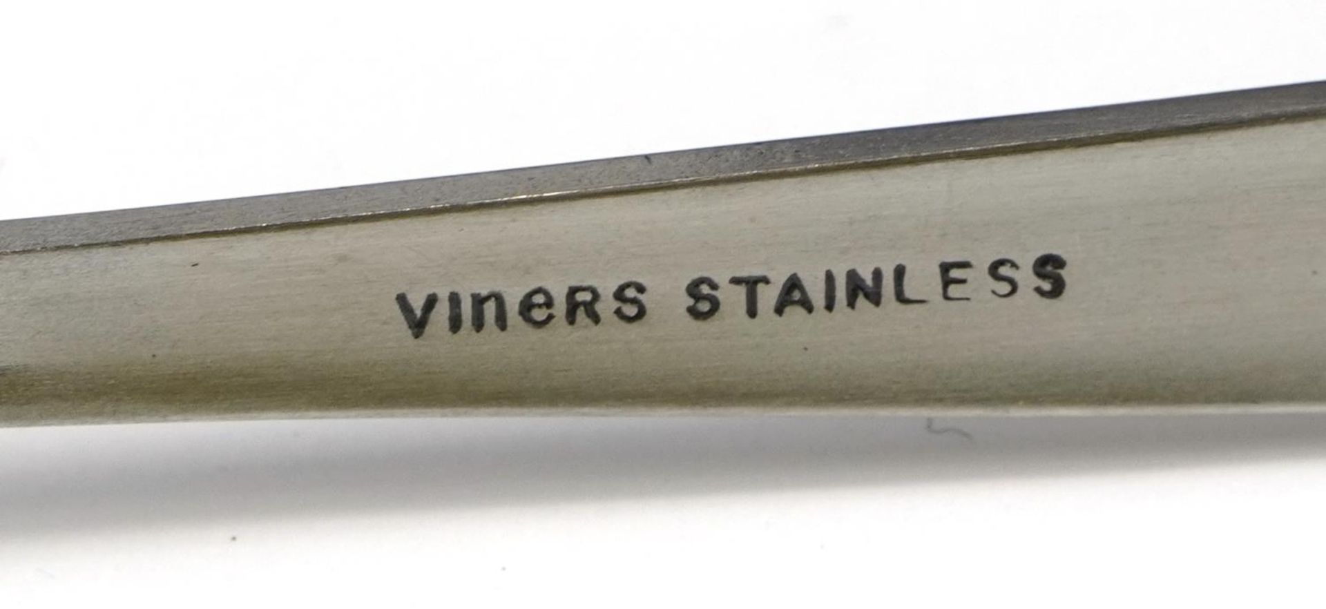 Two canteens of stainless steel cutlery including a forty four piece by Viners in the Satin Leaf - Bild 6 aus 8