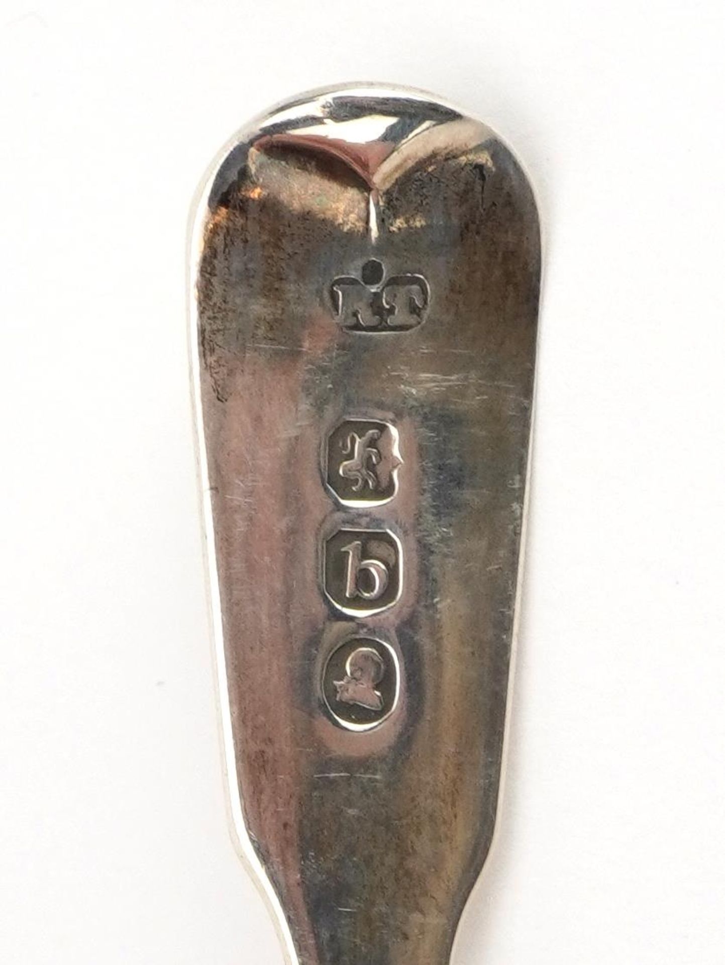 Three Georgian and later silver mustard spoons, the largest 13.5cm in length, total 53.0g - Image 4 of 4