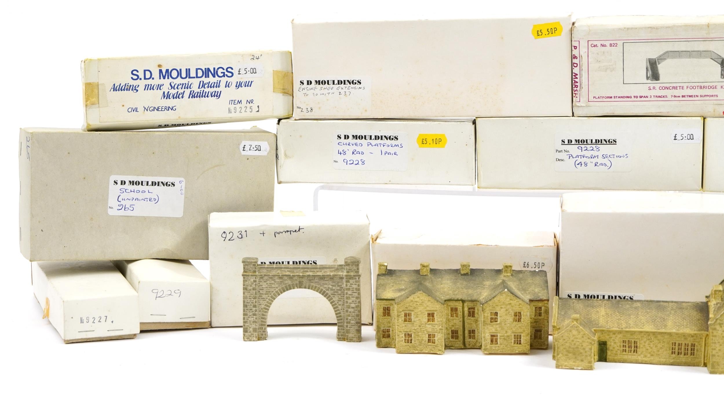 Collection of SD Mouldings N gauge model railway accessories with boxes including village school, - Image 2 of 4
