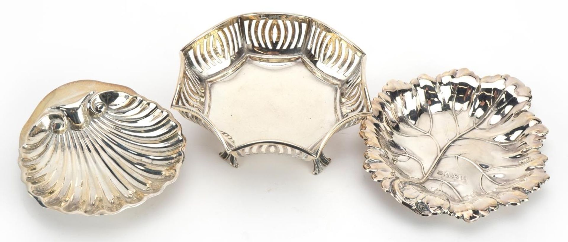 Silver items comprising pierced bonbon dish and two other dishes, one in the form of a leaf, various - Image 2 of 7