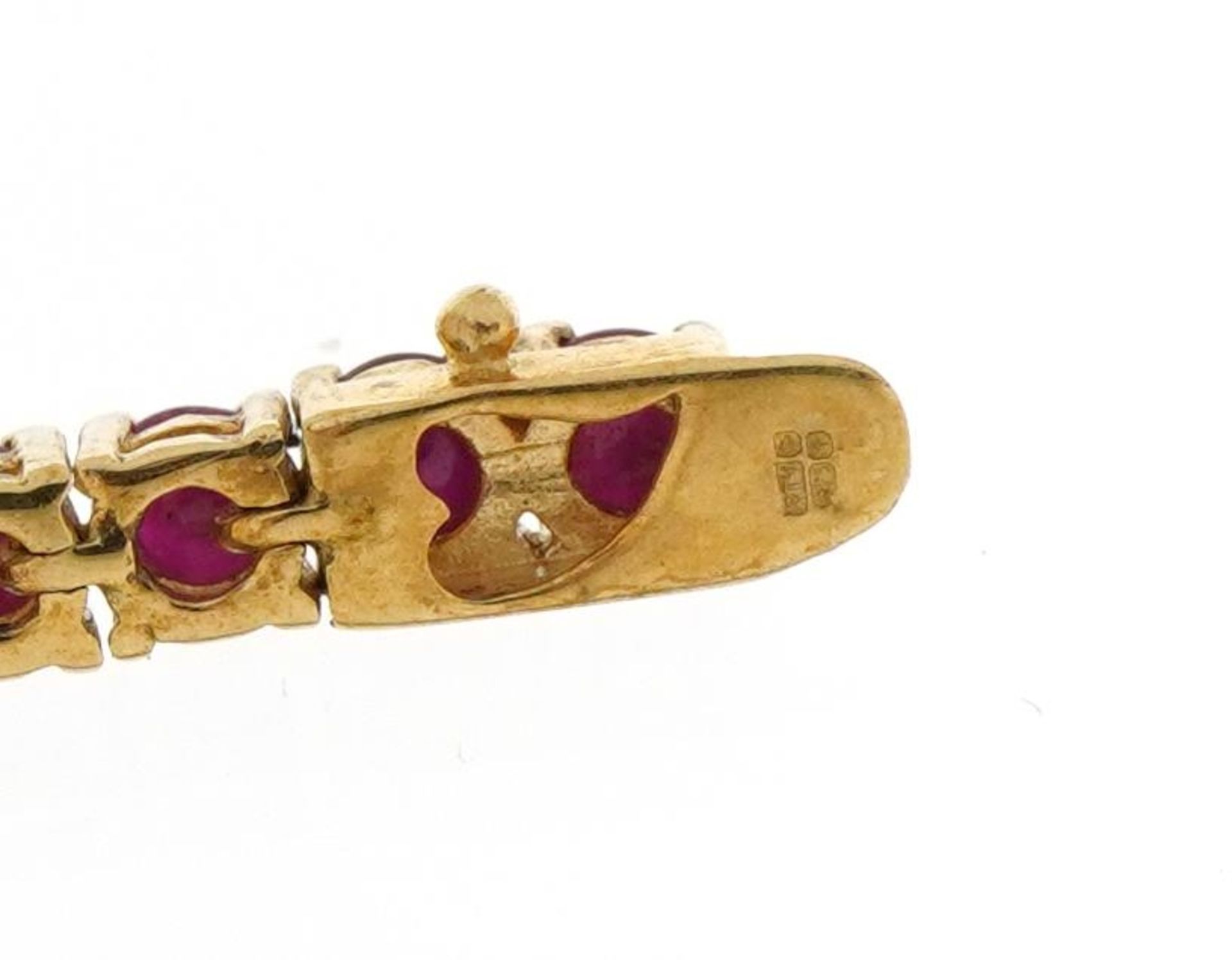 9ct gold cabochon ruby line bracelet, 19.5cm in length, 11.3g - Bild 4 aus 4