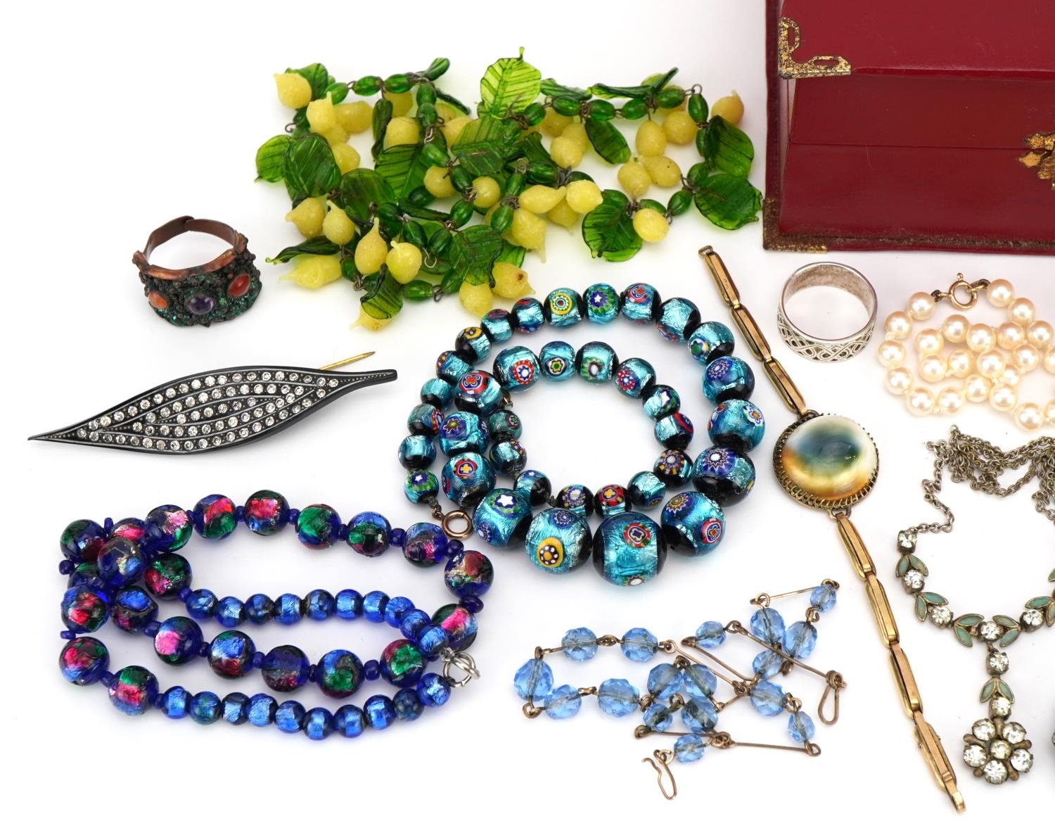 Antique and later jewellery including a cultured pearl bracelet with 9ct gold clasp, Indian white - Image 2 of 3