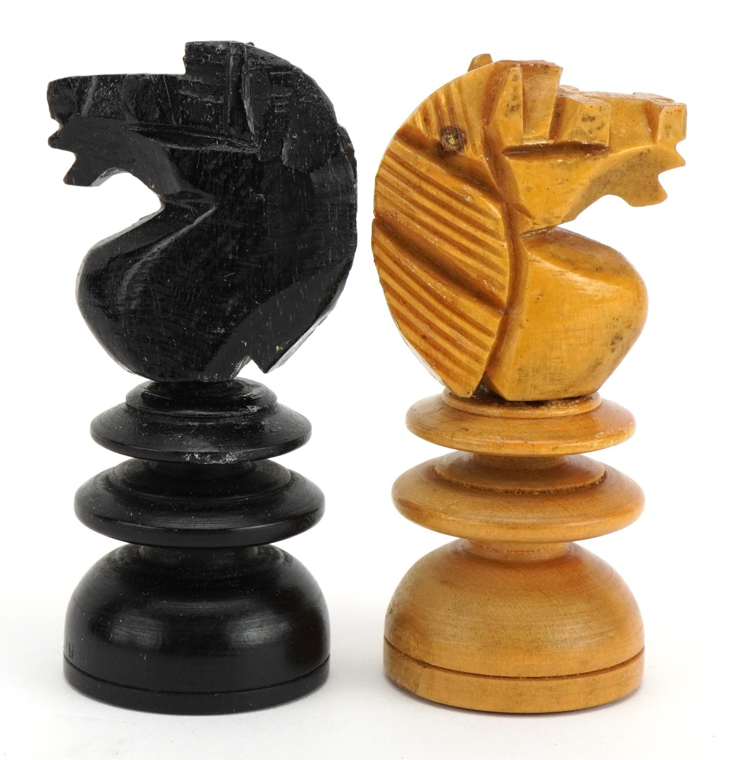 Boxwood and ebony Chessmen pattern chess set, the largest pieces each 9cm high - Image 5 of 6