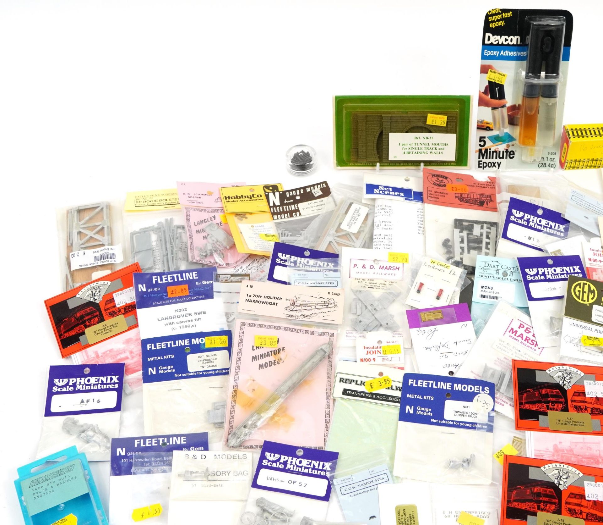 Large collection of N gauge model railway trackside accessories including Fleetline models and - Image 2 of 5