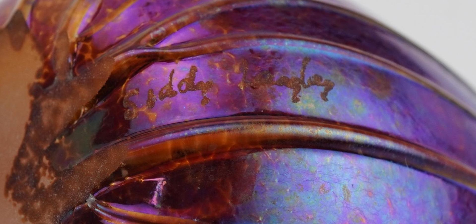 Siddy Langley, large iridescent art glass scent bottle with stopper, etched Siddy Langley around the - Image 4 of 4