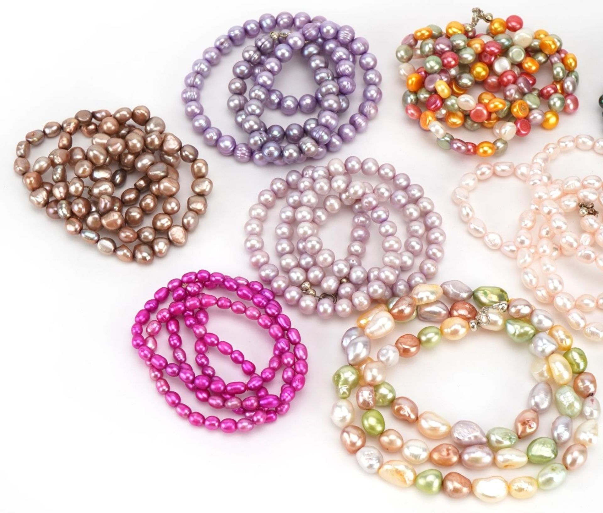 Ten freshwater coloured pearl necklaces - Image 2 of 3