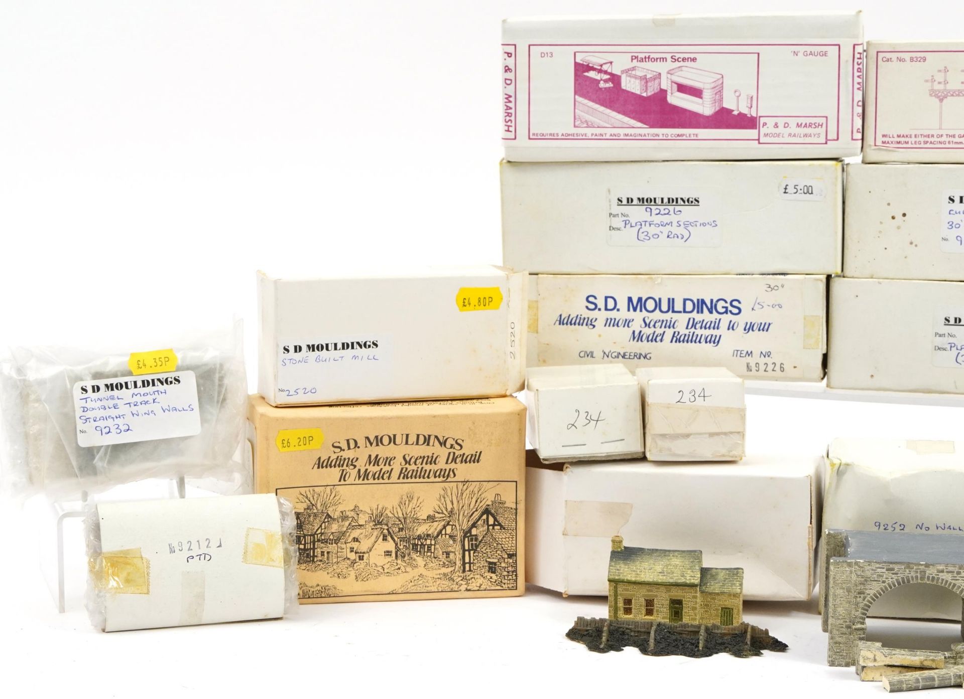 Collection of SD Mouldings N gauge model railway accessories with boxes including goods shed, - Image 2 of 4