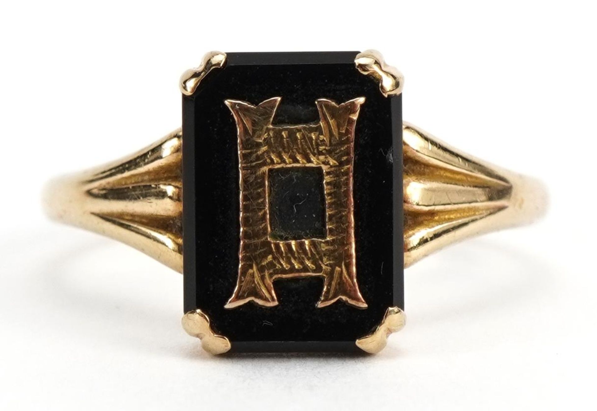 9ct gold black onyx signet ring, size M, 2.3g