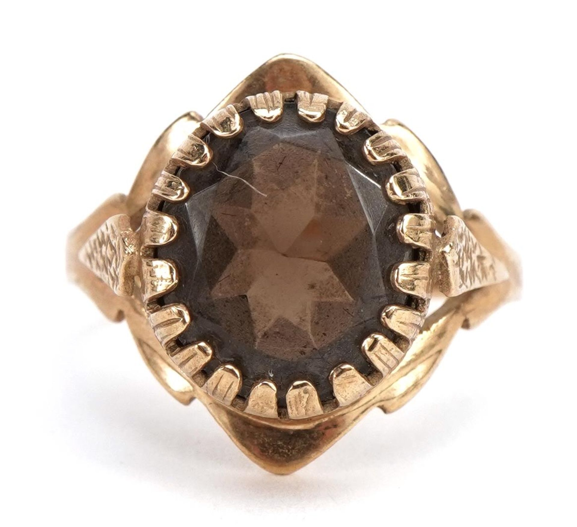 9ct gold smoky quartz ring with pierced shoulders, size O, 3.2g