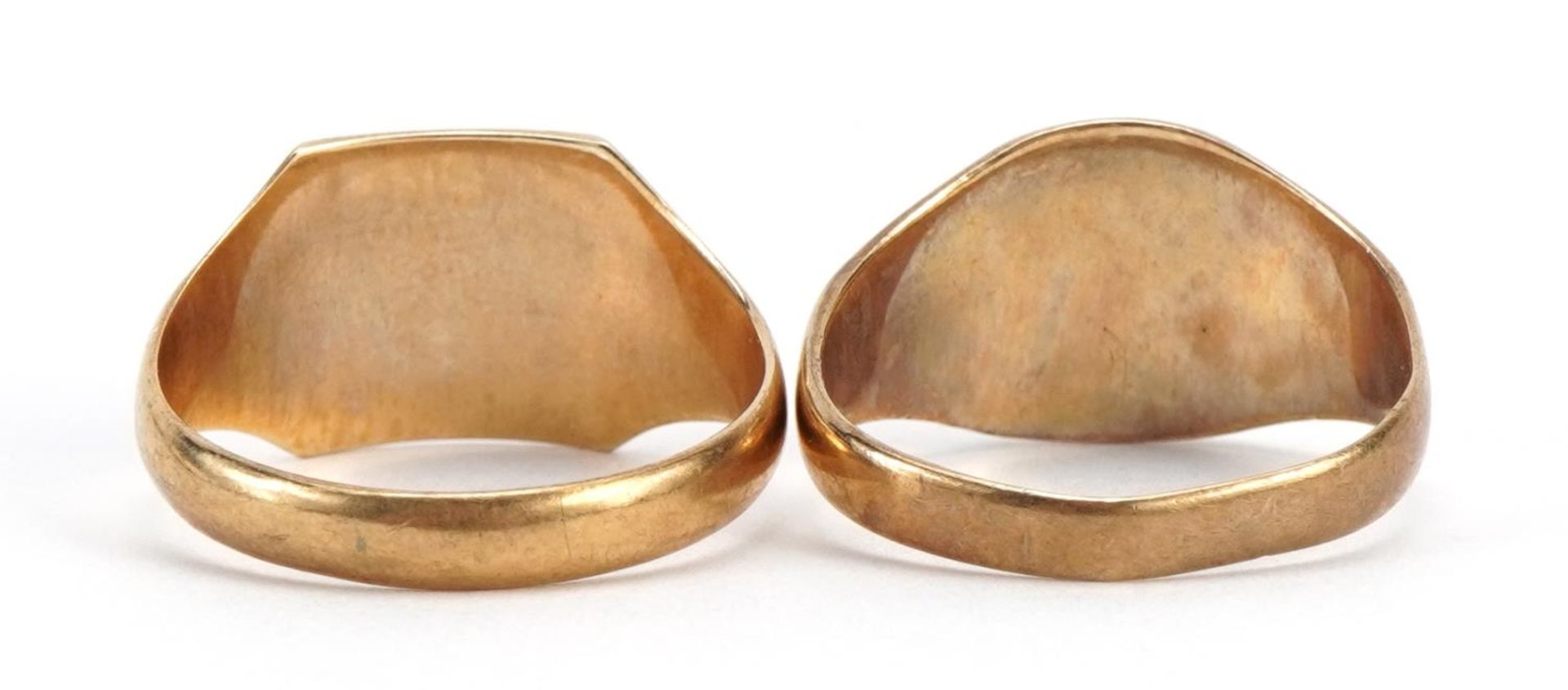 Two 9ct gold signet rings, one Birmingham 1955, sizes R and U, total 8.2g - Image 2 of 4