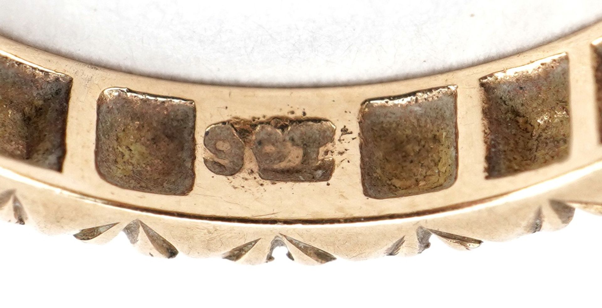 9ct gold garnet and seed pearl eternity ring, size J, 2.2g - Image 3 of 3