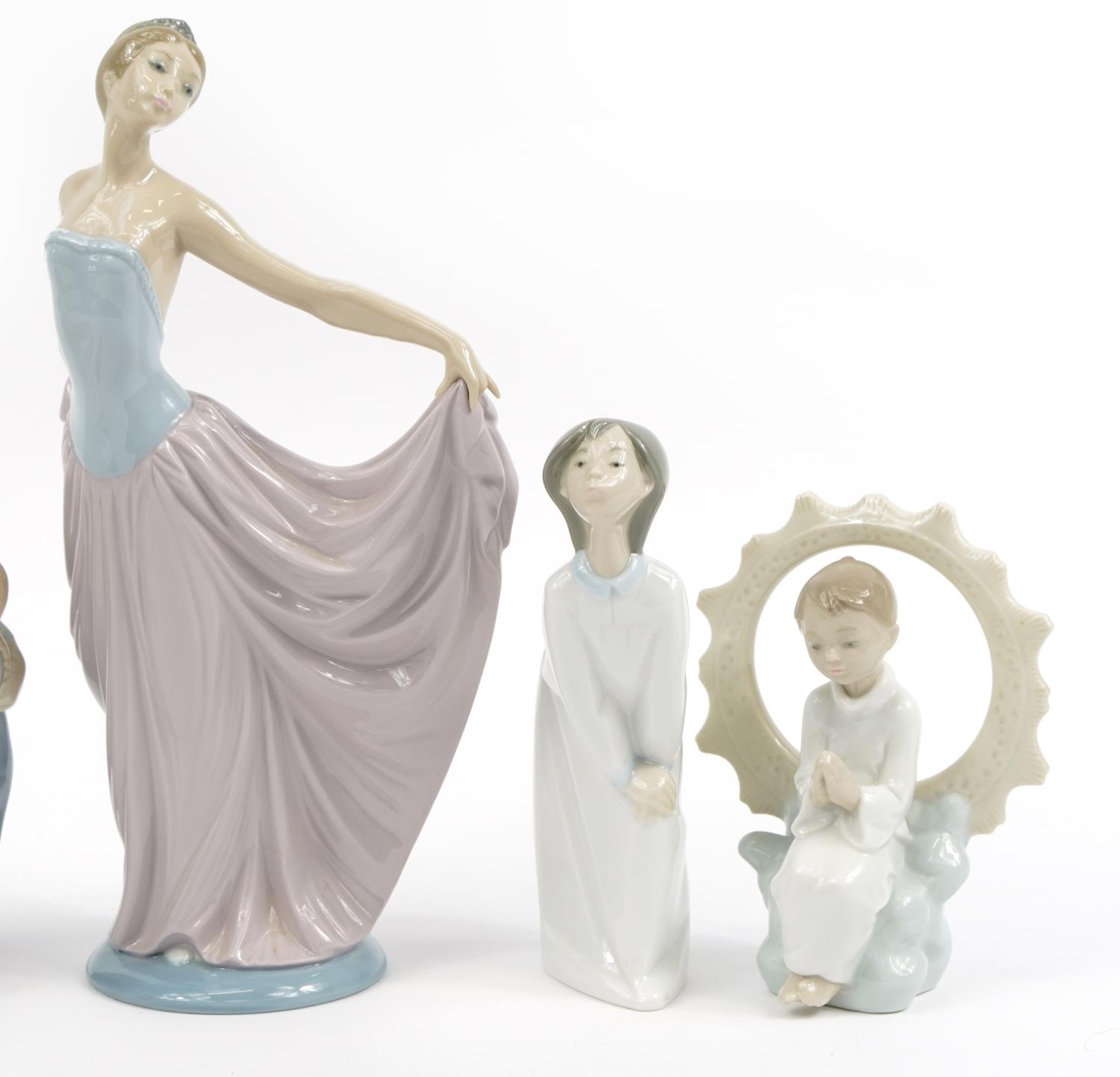 Seven Lladro and Nao figures and figurines including a large dancer and angels, the largest 31cm - Bild 3 aus 6