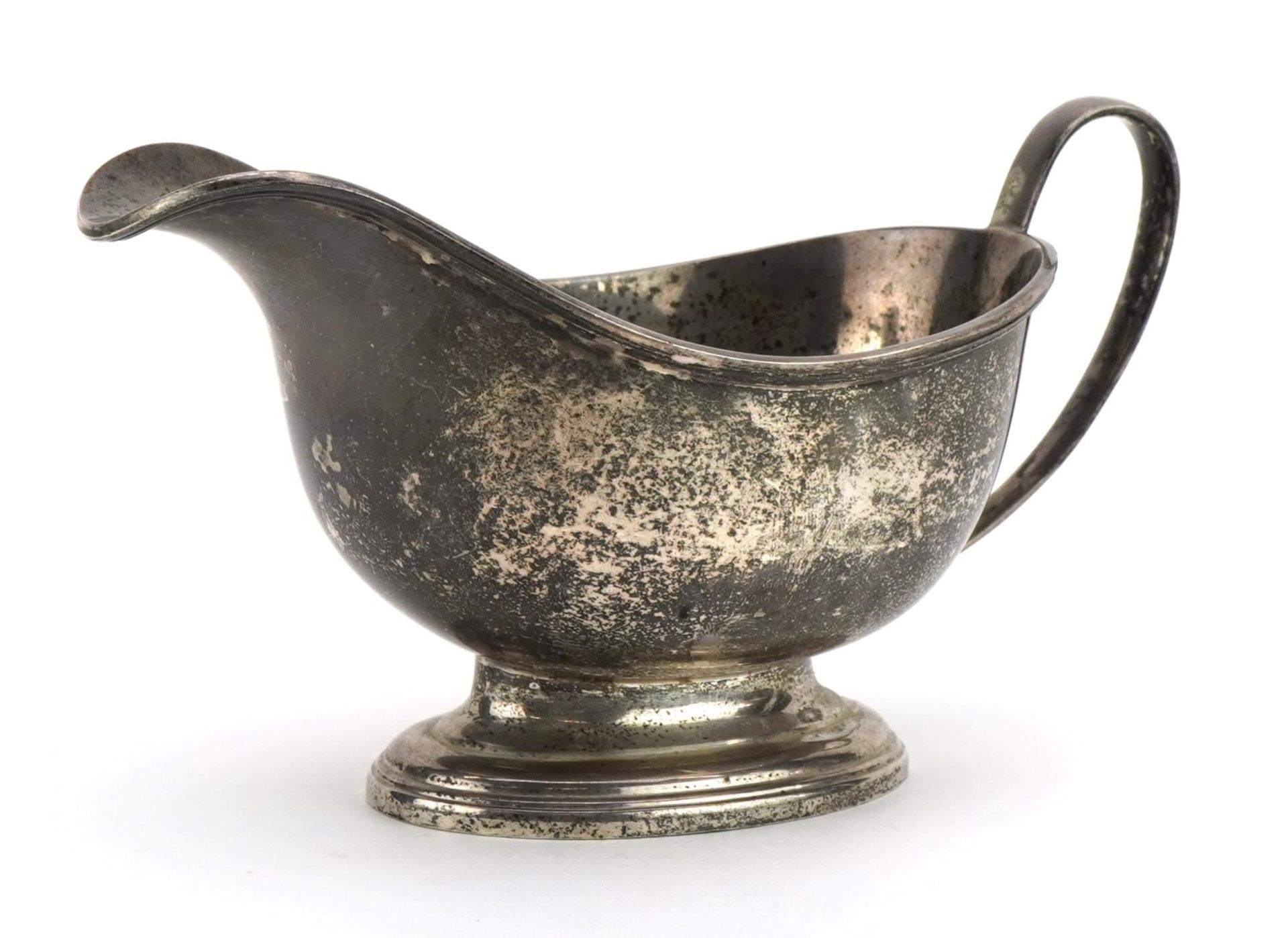 Syner & Beddoes, George V silver sauceboat, Birmingham 1929/30, 17.5cm in length, 194.5g