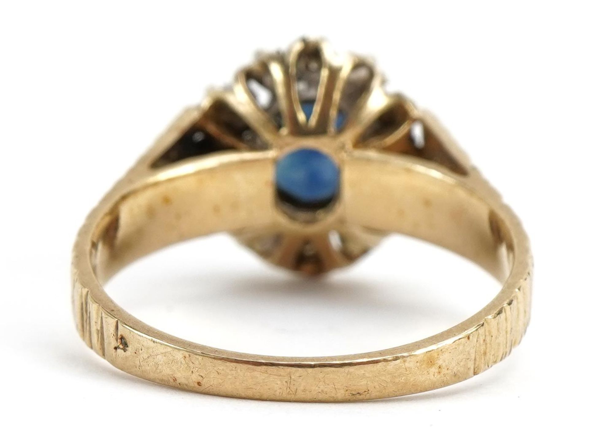 9ct gold sapphire and diamond cluster ring with bark design shoulders, size N, 3.1g - Image 2 of 4