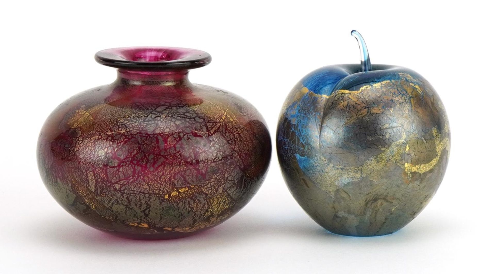 Isle of Wight iridescent art glassware comprising a vase and apple paperweight, each with paper - Image 2 of 4