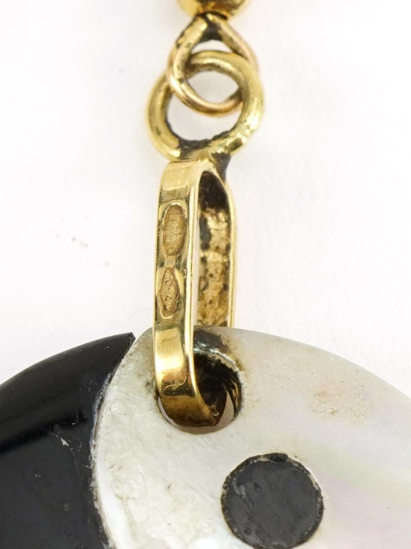 Pair of 18ct gold mother of pearl and onyx yin and yang drop earrings, 5.0cm high, 7.3g - Image 3 of 3