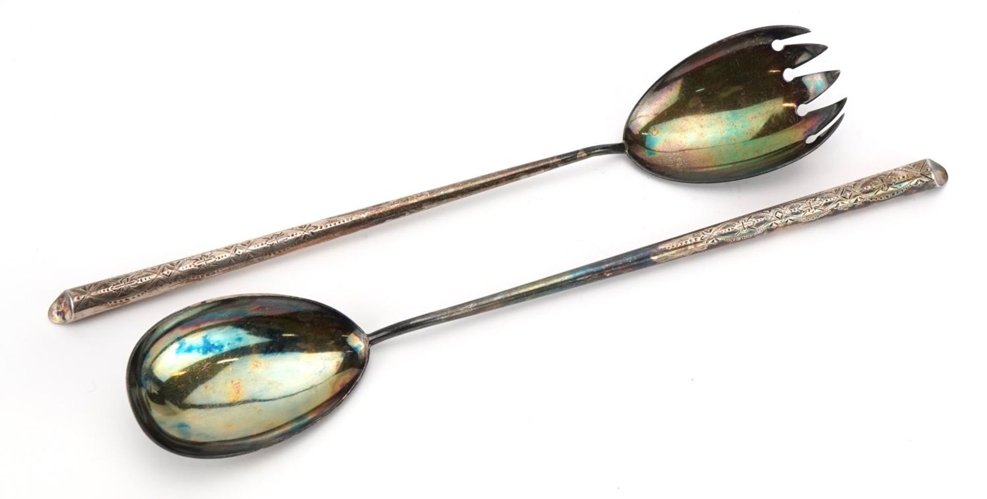 Lee & Wigfull, pair of Edward VII silver salad servers with engraved decoration, Sheffield 1908,