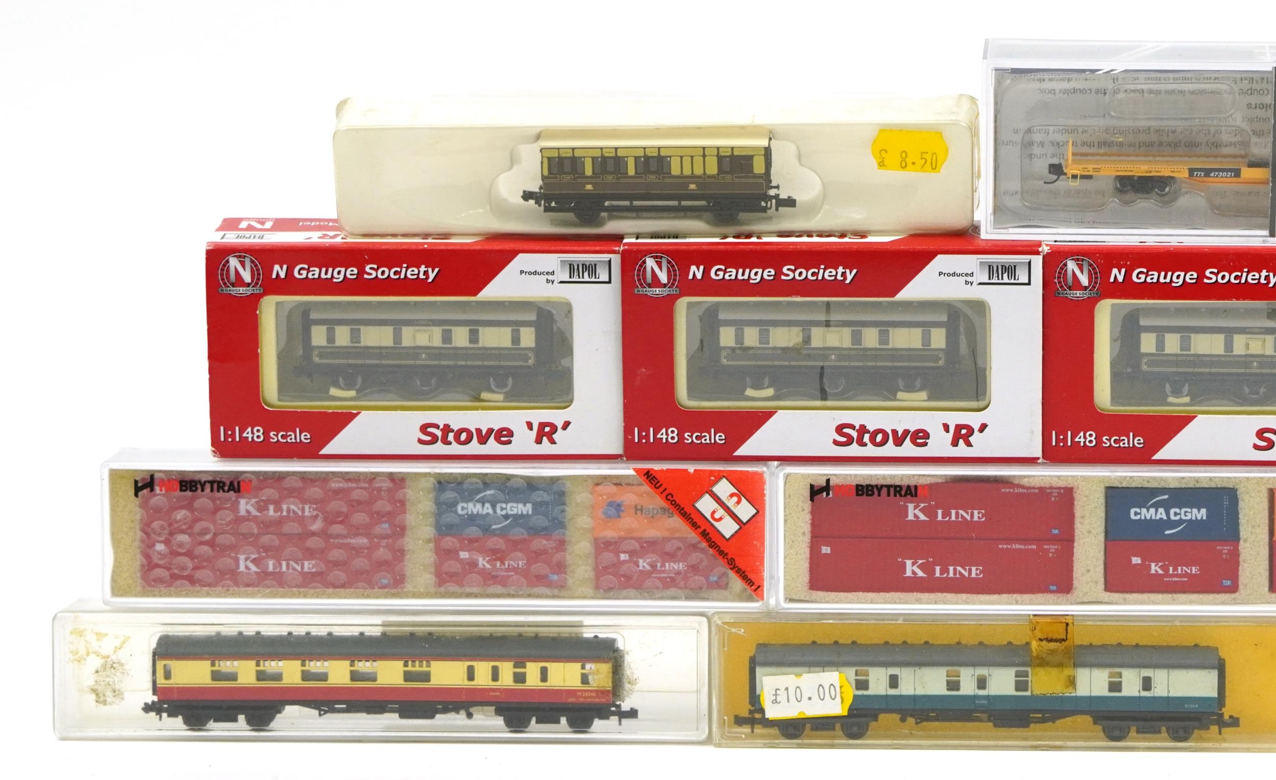 Fifteen N gauge model railway carriages, wagons and container sets with boxes and cases including - Image 2 of 4