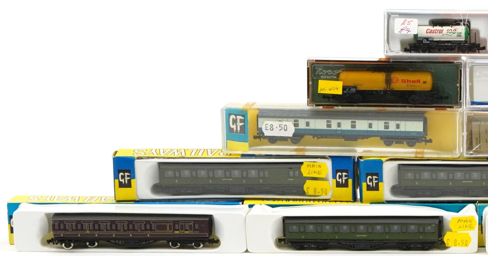 Twelve N gauge model railway carriages, tankers and wagons with boxes and cases including Graham - Bild 2 aus 4