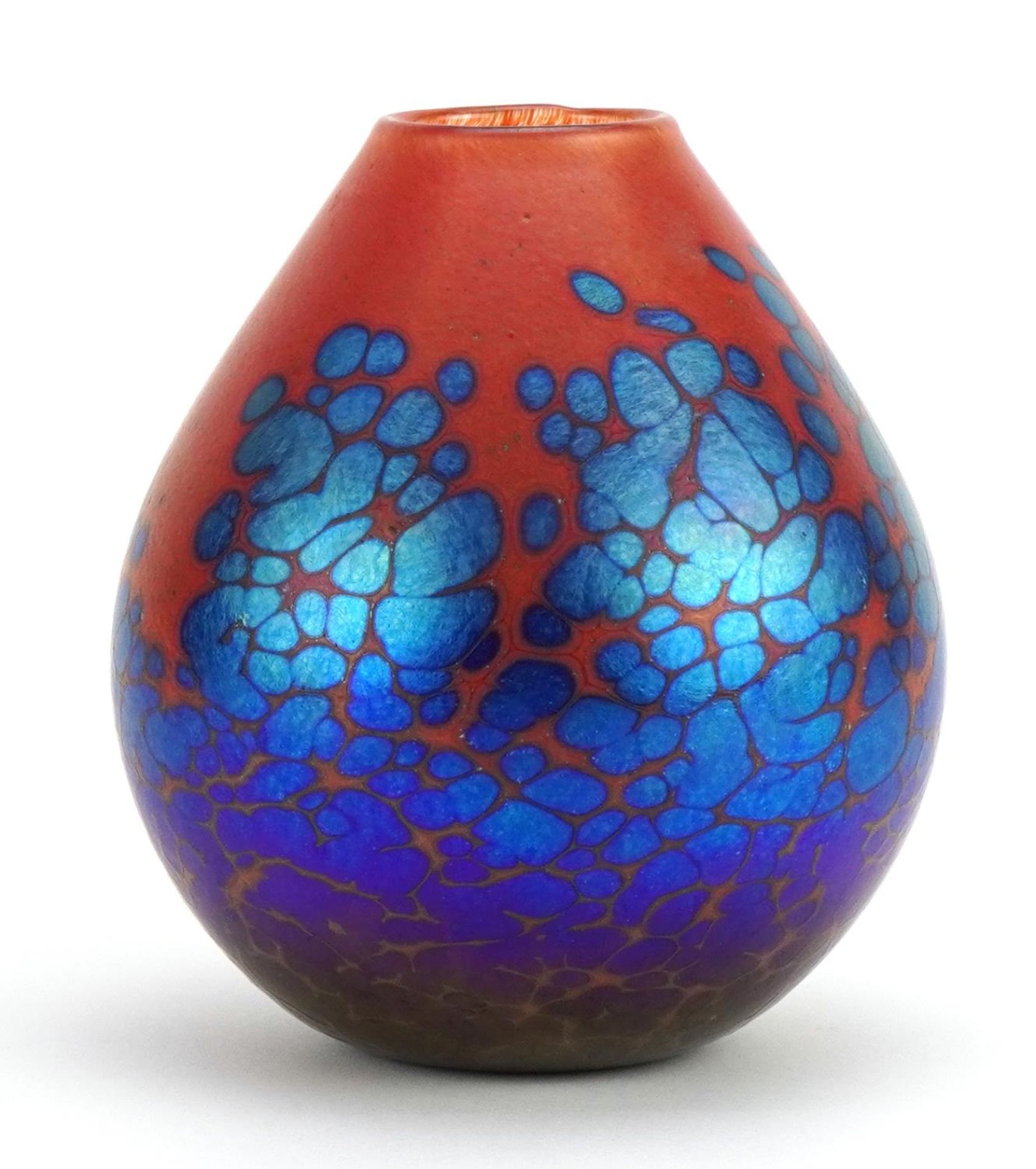 Siddy Langley, iridescent art glass vase with red, etched Siddy Langley 1998 to the base, 16.5cm - Bild 2 aus 4
