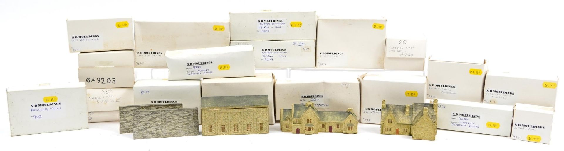 Collection of SD Mouldings N gauge model railway accessories with boxes including Cotswold houses,