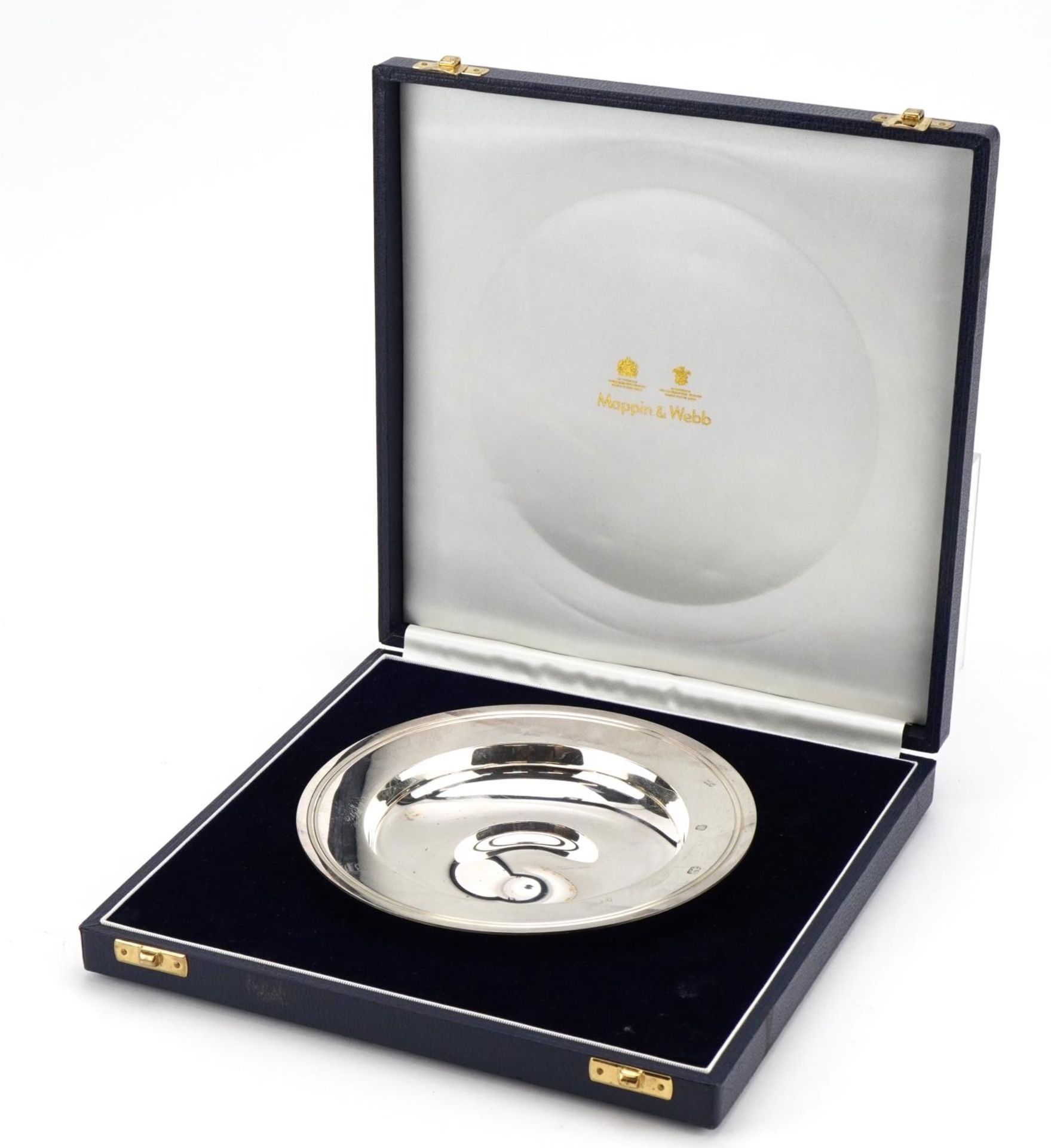 Mappin & Webb, Elizabeth II circular silver alms dish with velvet and silk lined fitted case, - Image 4 of 4