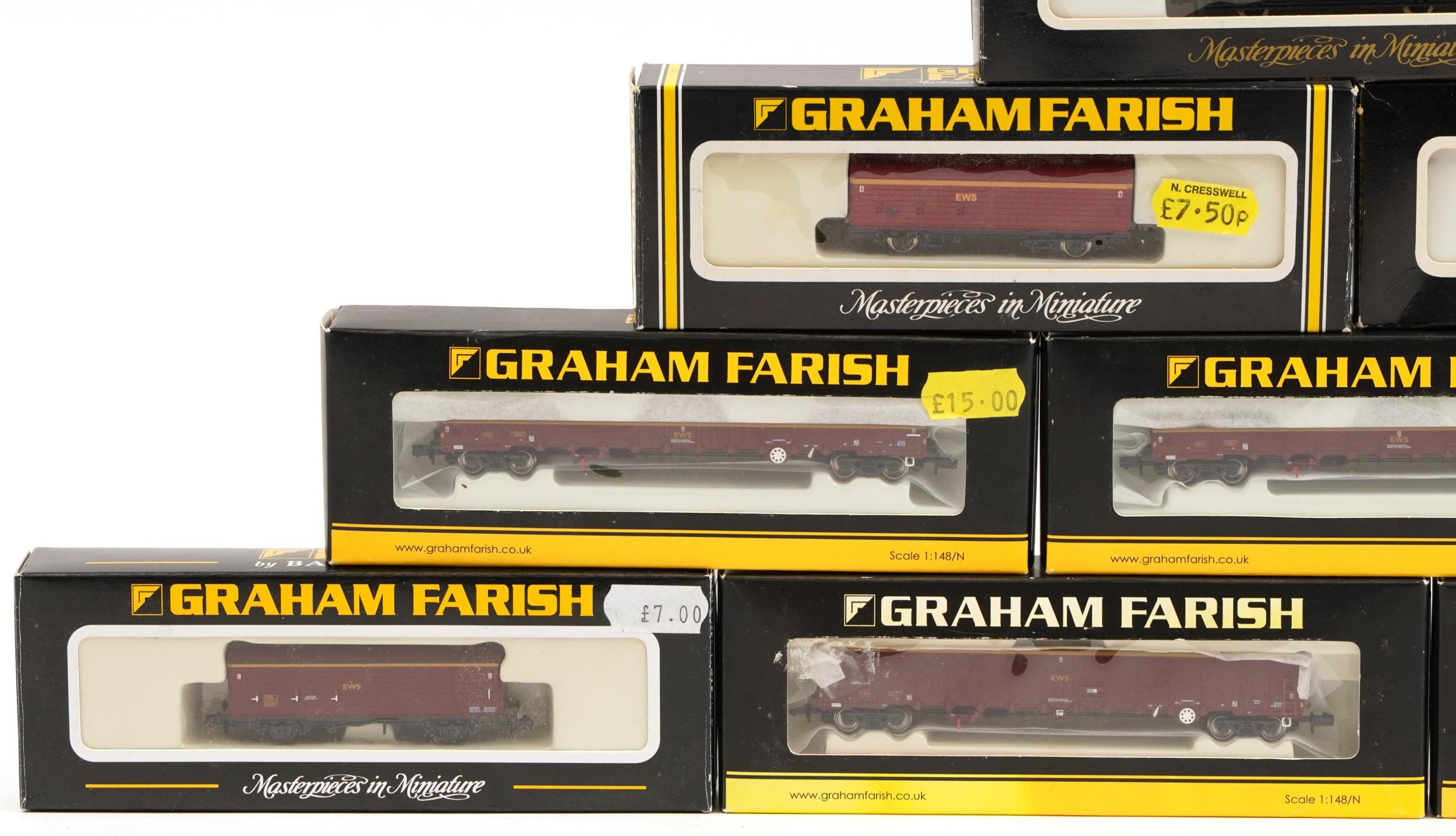Ten Graham Farish N gauge model railway wagons with boxes, numbers 0667, 0677, 3907, 373-053A, 373- - Image 2 of 5