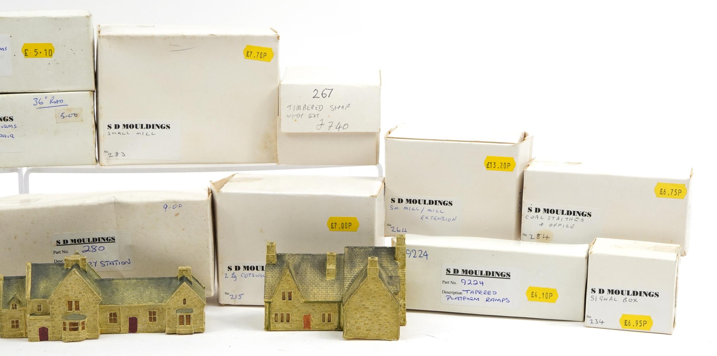 Collection of SD Mouldings N gauge model railway accessories with boxes including Cotswold houses, - Image 4 of 4