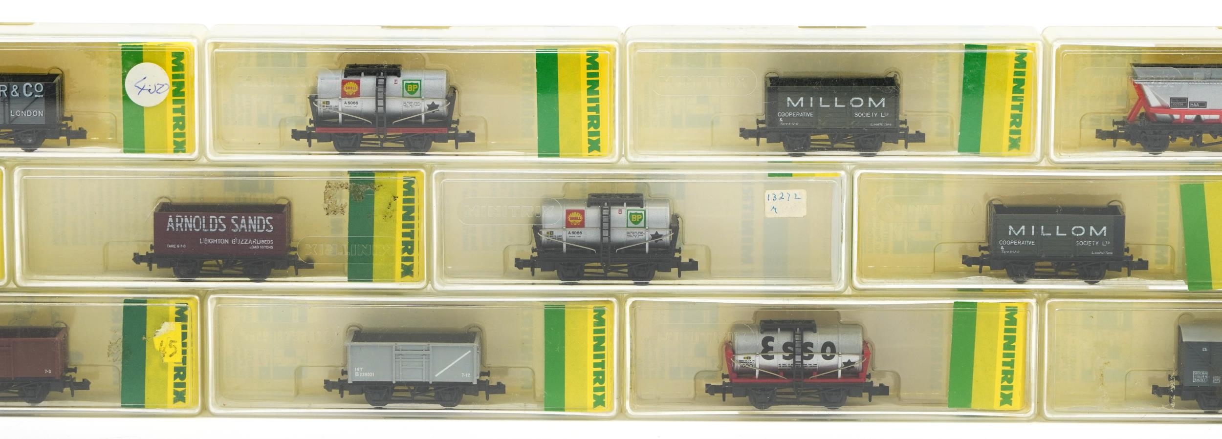 Fifteen Minitrix N gauge model railway goods wagons and tankers with cases - Image 3 of 5